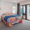 Отель Poolside Retreat - Picton Holiday House Waikawa, фото 6