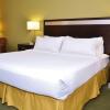 Отель Holiday Inn Express & Suites Center Township, an IHG Hotel, фото 15