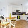 Отель Stay In Cardiff Canton St. John's Court Apartment в Кардиффе