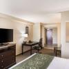 Отель Comfort Suites Forsyth near I-75, фото 44