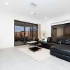 Отель Resortstyle 4BR House With Parking@werribee, фото 18