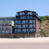 Отель Beachfront Manor Hotel, фото 1