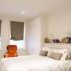 Отель Beautiful 2 Bedroom Flat In Holland Park, фото 2