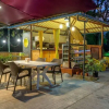 Отель OYO Premium Near Osho Ashram Koregaon Park, фото 16
