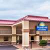 Отель Days Inn & Suites by Wyndham Warner Robins Near Robins AFB в Уорнере Робинсе