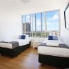 Отель Moore to See - Modern and Spacious 3BR Zetland Apartment with Views over Moore Park, фото 3