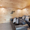 Отель Stargazer Chalet 5 Bedroom Cabin by Redawning, фото 38