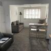 Отель Riverside Park Ground Floor Apartment - St Neots, фото 2