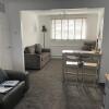 Отель Riverside Park Ground Floor Apartment - St Neots, фото 12