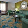 Отель La Quinta Inn & Suites by Wyndham Plattsburgh, фото 3