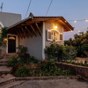 Отель Serenity Cottage House-garden Haven Near the Beach, фото 1