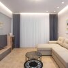 Отель Comfy Central 1 Bedroom Apt with Terrace and View, фото 2