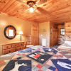 Отель Smoky 2 Bedroom Cabin, фото 15