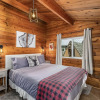 Отель A Peace Of Pine 2 Bedroom Home by NW Comfy Cabins by RedAwning, фото 20