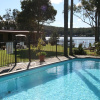 Отель Lake Edge Holiday Units, фото 33