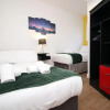 Отель Spacious 5 Bedroom Flat-swansea, фото 13
