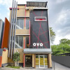 Отель OYO 1057 Premier Guest House, фото 1