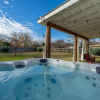 Отель Charming Bungalow W/hot tub 5min to Main St!, фото 9