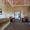 Отель Leeuwenbosch Shearers Lodge, фото 29