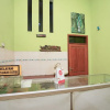 Отель Penginapan Anggrek Syariah 1 by OYO Rooms, фото 7