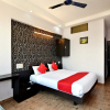 Отель Majestic Deluxe Lodging by OYO Rooms, фото 17