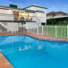 Отель The Indooroopilly Queenslander 4BDR Home, фото 7