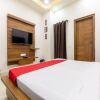 Отель Crown by OYO Rooms, фото 10