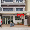 Отель OYO 724 Green Light Cafe and Bed Hostel, фото 1