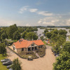 Отель Cozy tiny house on the water, located in a holiday park in the Betuwe, фото 16