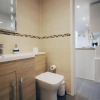 Отель Cliftonmeade by Mia Living 2 bedroom apartment with free parking, фото 12