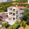 Отель Apartments Bratus, фото 1