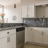 Отель Downtown 1 & 2 BR Apt with Kitchen by Frontdesk, фото 14