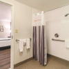 Отель La Quinta Inn & Suites by Wyndham Myrtle Beach - N Kings Hwy, фото 9