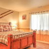 Отель Serene Cabin w/ Hot Tub < 1 Mi to Bear Mountain!, фото 7