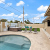 Отель OldTown Lux 4BR/3BA HeatedPool+HotTub+GameRoom/14 by RedAwning, фото 25