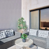Отель bnbmehomes-3B with Pvt Rooftop Bliss-A14, фото 7