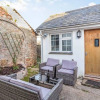 Отель Lovely Stunning 2-bed Cottage in Torquay, фото 1