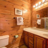 Отель The Great Outdoors - Two Bedroom Cabin, фото 6