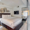 Отель Amazing Suites In Yorkville, фото 5