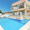 Отель Modern Villa with Private Pool & Hot Tub near Center & Beach, фото 7