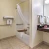 Отель Econo Lodge Inn & Suites Fairgrounds, фото 26