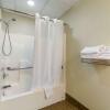 Отель Quality Inn & Suites, фото 47