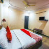 Отель OYO 13935 Party House, фото 4