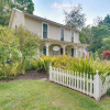 Отель 'the Porch House' Located in Historic Village, фото 10
