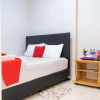 Отель Guest House Kost and Kantin by RedDoorz, фото 3