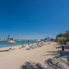 Отель HiGuests - Luxurious 1BR in Palms with Private Beach Access, фото 25