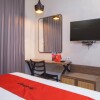 Отель RedDoorz @ Wiyung 2, фото 4