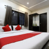 Отель OYO 12205 Vishnupriya Regency, фото 3