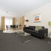 Отель Accommodate Canberra - Kingston Court, фото 2