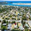 Отель Hibiscus House - Mangawhai Heads Holiday Home, фото 9